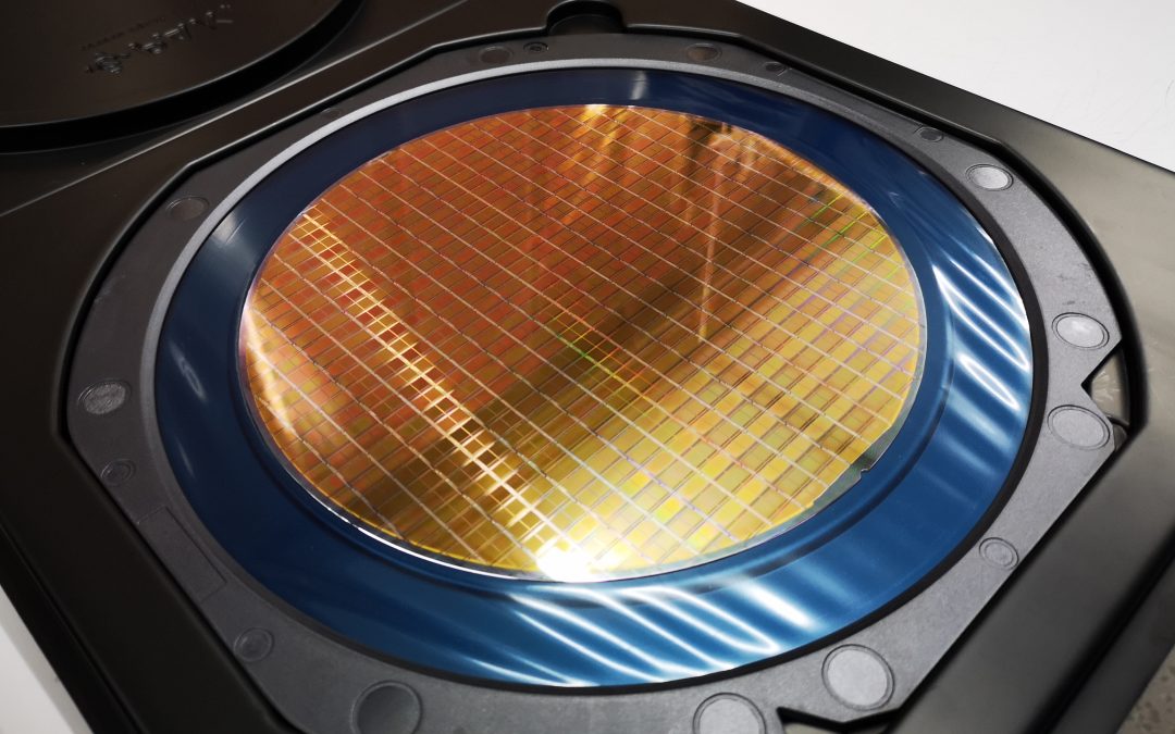 Osmipalcový křemíkový wafer s detekčními čipy SpacePix-2